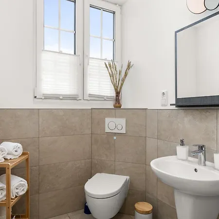 Apartmán Luniq - Eden 2 Uerdingen - Zentrale Lage - 15 Min Zur Messe & Flughafen Duesseldorf - 4 Gaeste Krefeld