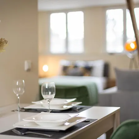 Apartmán Luniq - Eden 2 Uerdingen - Zentrale Lage - 15 Min Zur Messe & Flughafen Duesseldorf - 4 Gaeste Krefeld